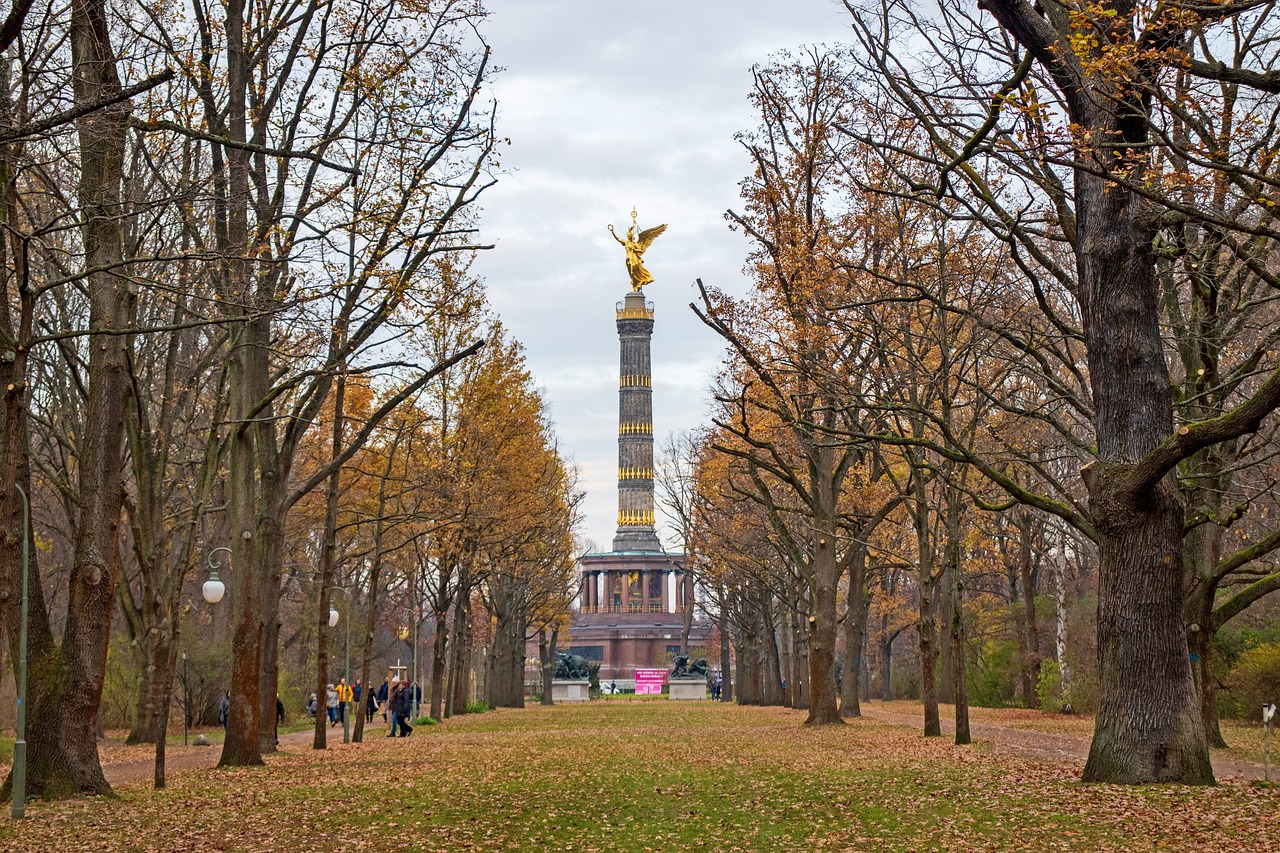 Tiergarten Park and Potsdamer Platz siegessaule berlin
